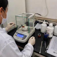 ferrous-fumarate-cas-141-01-5-qc-weighing-analytical-balance-lab-testing QC technician weighing ferrous fumarate CAS 141-01-5 on analytical balance, lab testing and batch release, GMP quality control