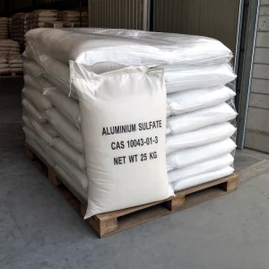 aluminium-sulfate-cas-10043-01-3-25kg-pp-woven-bag-pallet-stock Industrial grade Aluminium Sulfate (CAS 10043-01-3) 25kg PP woven bags stacked securely on wooden pallets in a clean warehouse, representing ready stock availability for industrial water treatment and paper making clients.
