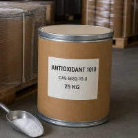 antioxidant-1010-cas-6683-19-8-white-powder-sample-with-scoop 25kg packaging drum of Antioxidant 1010 CAS 6683-19-8 next to a metal scoop filled with white powder sample, set in a warehouse with palletized stock in the background.