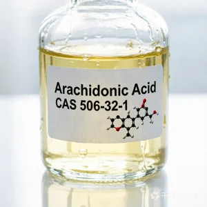 arachidonic-acid-cas-506-32-1-pale-yellow-oil-glass-bottle High-purity Arachidonic Acid (ARA) CAS 506-32-1 pale yellow liquid in a clear glass bottle with its chemical structure label, a critical polyunsaturated fatty acid used in the production of premium infant formula and nutritional supplements.