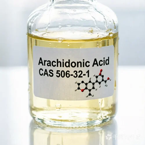 arachidonic-acid-cas-506-32-1-pale-yellow-oil-glass-bottle High-purity Arachidonic Acid (ARA) CAS 506-32-1 pale yellow liquid in a clear glass bottle with its chemical structure label, a critical polyunsaturated fatty acid used in the production of premium infant formula and nutritional supplements.