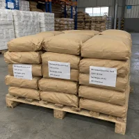 bio-based-succinic-acid-cas-110-15-6-25kg-kraft-bag-pallet-stock Wooden pallet stacked with multiple 25kg kraft paper bags of Bio-based Succinic Acid CAS 110-15-6 in warehouse, showing large stock availability for industrial supply by UET Chemical.