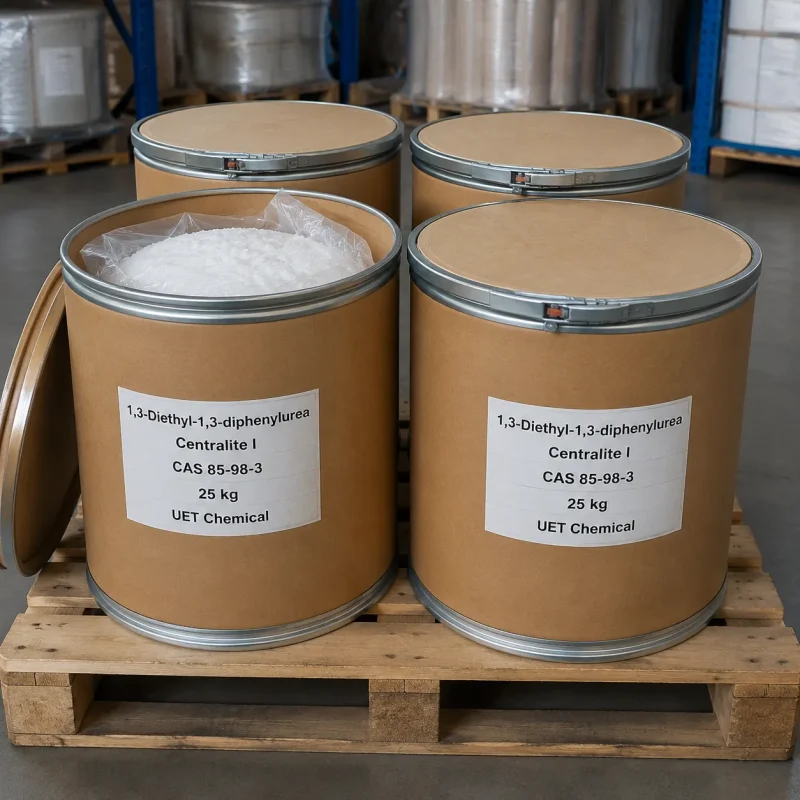 centralite-i-25kg-fiber-drum-packaging-warehouse Four 25kg brown fiber drums of Centralite I (1,3-Diethyl-1,3-diphenylurea, CAS 85-98-3) on wooden pallet, one drum open showing white powder inside, UET Chemical brand, industrial packaging for export