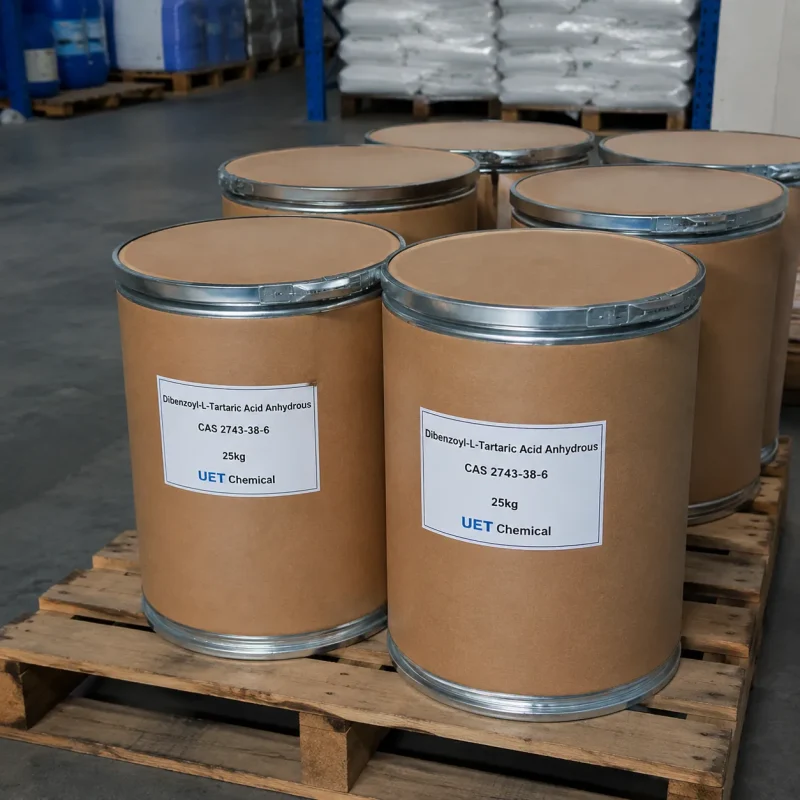 dibenzoyl-l-tartaric-acid-anhydrous-fiber-drum-packaging Industrial brown fiber drums of Dibenzoyl-L-Tartaric Acid Anhydrous (CAS 2743-38-6) on wooden pallets, 25kg net weight, manufactured by UET Chemical