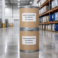 dispersing-agent-nno-industrial-drum-packaging-warehouse Stacked industrial fiber drums of Dispersing Agent NNO CAS 36290-04-7 in a warehouse, labeled with UET Chemical branding, ready for bulk shipment.