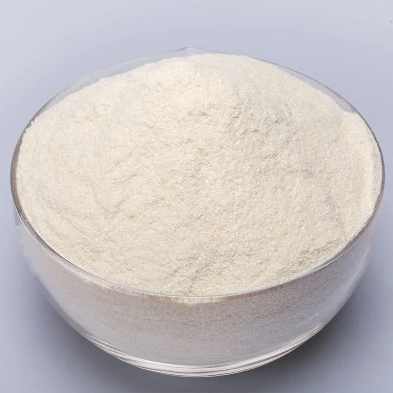 dl-methionine-cas-59-51-8-white-crystalline-powder-appearance Close-up of fine white to light-beige crystalline DL-Methionine CAS 59-51-8 powder in a clear glass bowl, highlighting its pure physical texture as a high-quality feed additive raw material.