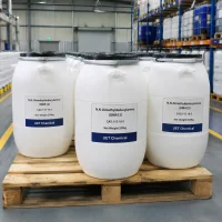 dma12-cas-112-18-5-white-drum-bulk-packaging-pallet Row of white plastic drums (Net Weight: 200kg each) containing N,N-Dimethyldodecylamine (DMA12, CAS 112-18-5) arranged on wooden pallet, labeled UET Chemical, ready for bulk shipment of amine chemical