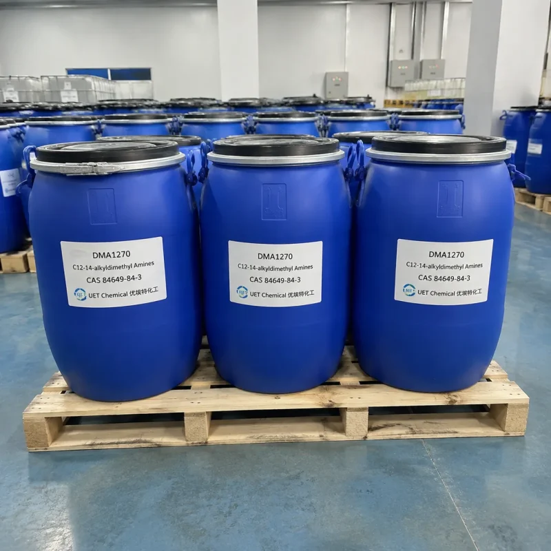 dma1270-cas-84649-84-3-blue-plastic-drum-bulk-packaging Row of blue plastic drums containing C12-14 Alkyldimethyl Amines (DMA1270, CAS 84649-84-3) stacked on wooden pallet in warehouse, labeled UET Chemical, industrial packaging for cationic surfactant raw material supply