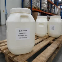 White plastic drums labeled Erythrulose CAS 533-50-6 with 25kg net weight sitting on wooden pallets, standard packaging for cosmetic raw materials supply by UET Chemical.