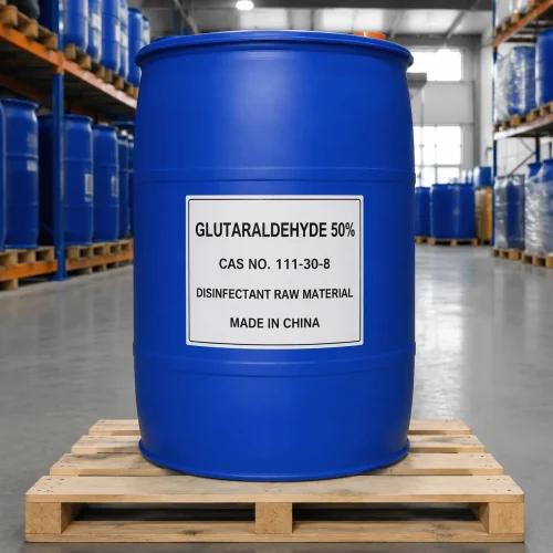 glutaraldehyde-50-percent-blue-drum-cas-111-30-8 Industrial 50% Glutaraldehyde CAS 111-30-8 packed in a 200kg blue plastic drum, clearly labeled as a disinfectant raw material and safely stored on a wooden pallet for ready B2B chemical supply.