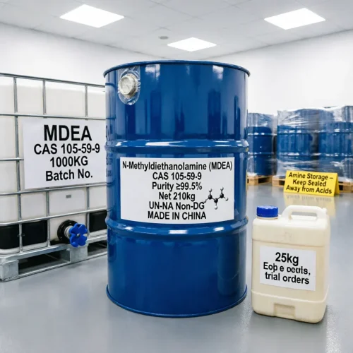 mdea-cas-105-59-9-ibc-210kg-drum-25kg-jerrycan-non-dg-packaging Multi-size packaging options for MDEA CAS 105-59-9, featuring a 1000kg IBC tote, 210kg blue steel drum, and 25kg plastic jerrycan. Labels clearly show ≥99.5% purity, Non-DG classification, and chemical structure for safe industrial storage.
