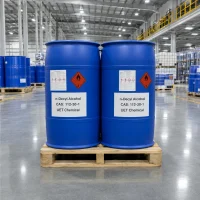 n-decyl-alcohol-cas-112-30-1-blue-drum-packaging-warehouse Two large blue plastic drums of n-Decyl Alcohol CAS 112-30-1 on a wooden pallet in a warehouse, with clear labels showing UET Chemical branding and flammable hazard symbols.
