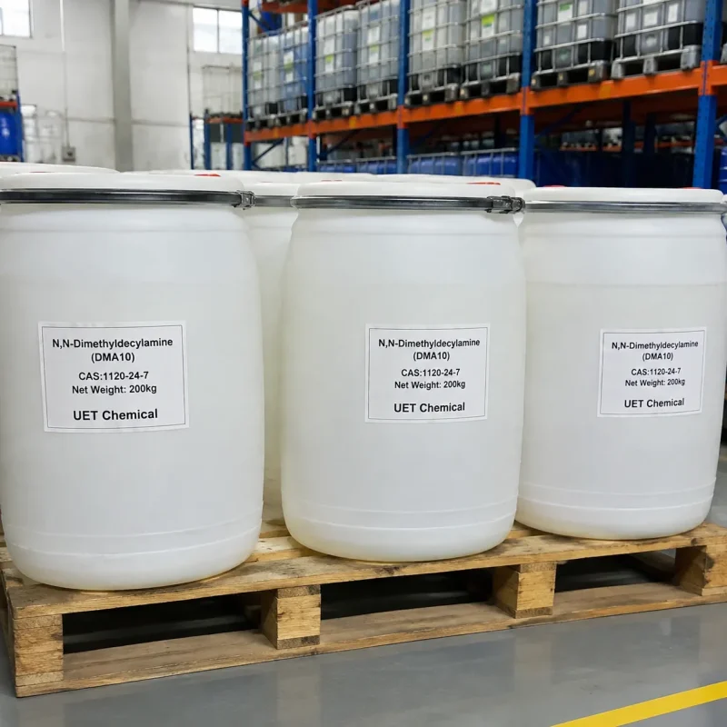 nn-dimethyldecylamine-dma10-white-drum-pallet-warehouse Three white wide-mouth plastic drums (Net Weight: 200kg) containing N,N-Dimethyldecylamine (DMA10, CAS 1120-24-7) on wooden pallet, labeled UET Chemical, ready for shipment in chemical storage facility