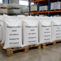 phosphorous-acid-cas-13598-36-2-25kg-bag-pallet Stacked white woven bags (Net Weight: 25kg each) of Phosphorous Acid (H3PO3, CAS 13598-36-2) on wooden pallets in warehouse, all printed with UET Chemical logo, bulk packaging for industrial or agricultural use