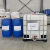 poly-ferric-sulfate-pfs-liquid-ibc-tote-drums-cas-35139-28-7 Blue plastic drums and IBC tote of liquid poly ferric sulfate PFS CAS 35139-28-7 in UET Chemical warehouse