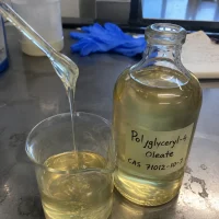 polyglyceryl-4-oleate-cas-71012-10-7-viscous-liquid-cosmetic-emulsifier Viscous pale-yellow Polyglyceryl-4 Oleate (CAS 71012-10-7) cosmetic emulsifier poured from a glass rod into a lab beaker