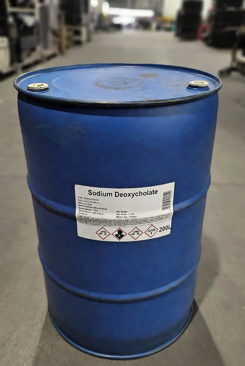 sodium-deoxycholate-cas-302-95-4-200l-industrial-blue-drum-ghs-label Industrial 200L blue drum of Sodium Deoxycholate CAS 302-95-4 with GHS hazard pictograms, designed for safe chemical export and reliable bulk industrial supply.
