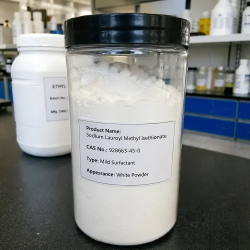 Clear plastic specimen jar filled with pure white Sodium Lauroyl Methyl Isethionate CAS 928663-45-0 powder, labeled as Mild Surfactant, showcasing the high quality raw material.
